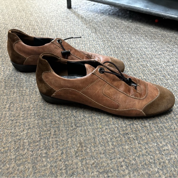 Paul Green leather sneakers either elastic laces and cinch closure - Picture 2 of 2